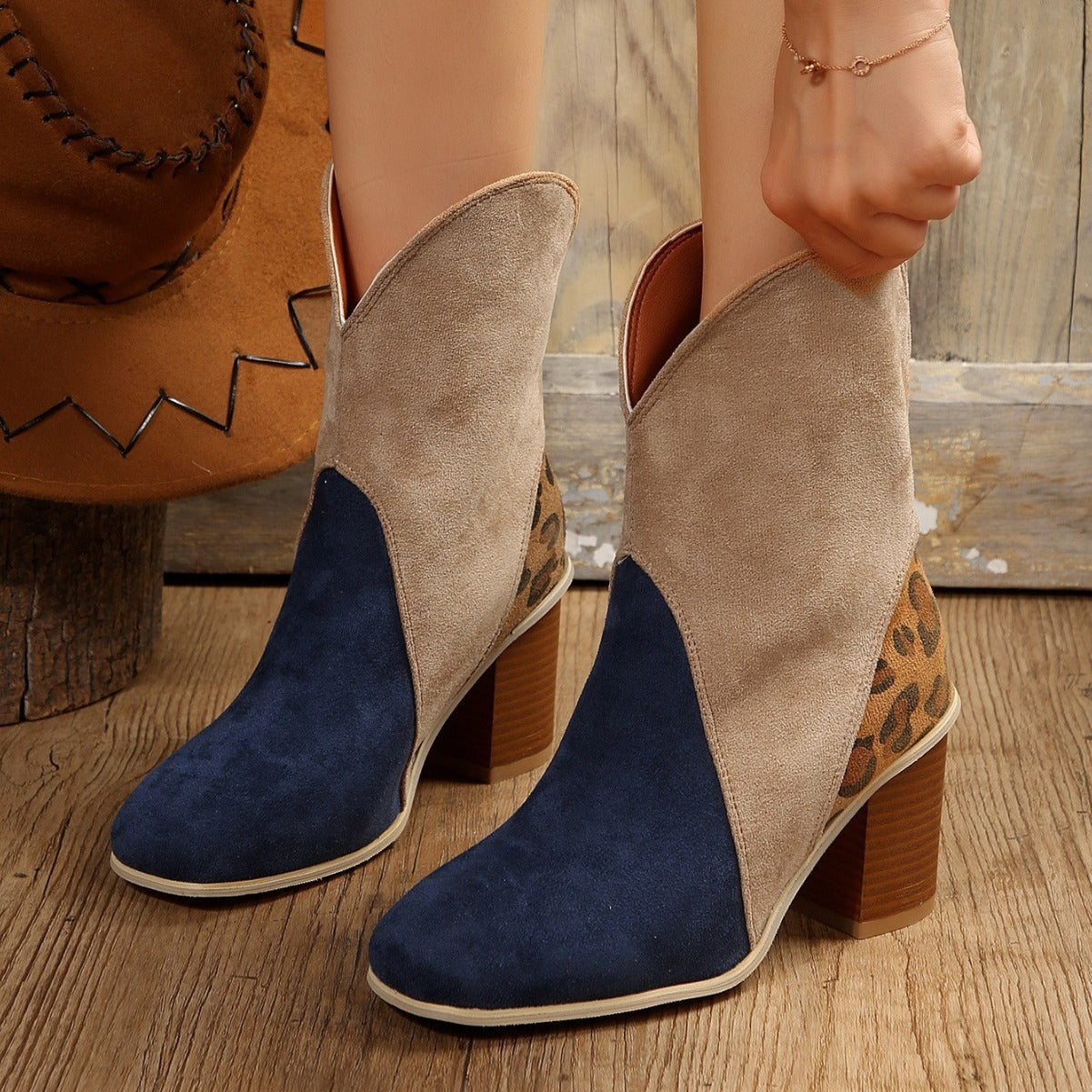 Saphira Boots – Suede Square Heel