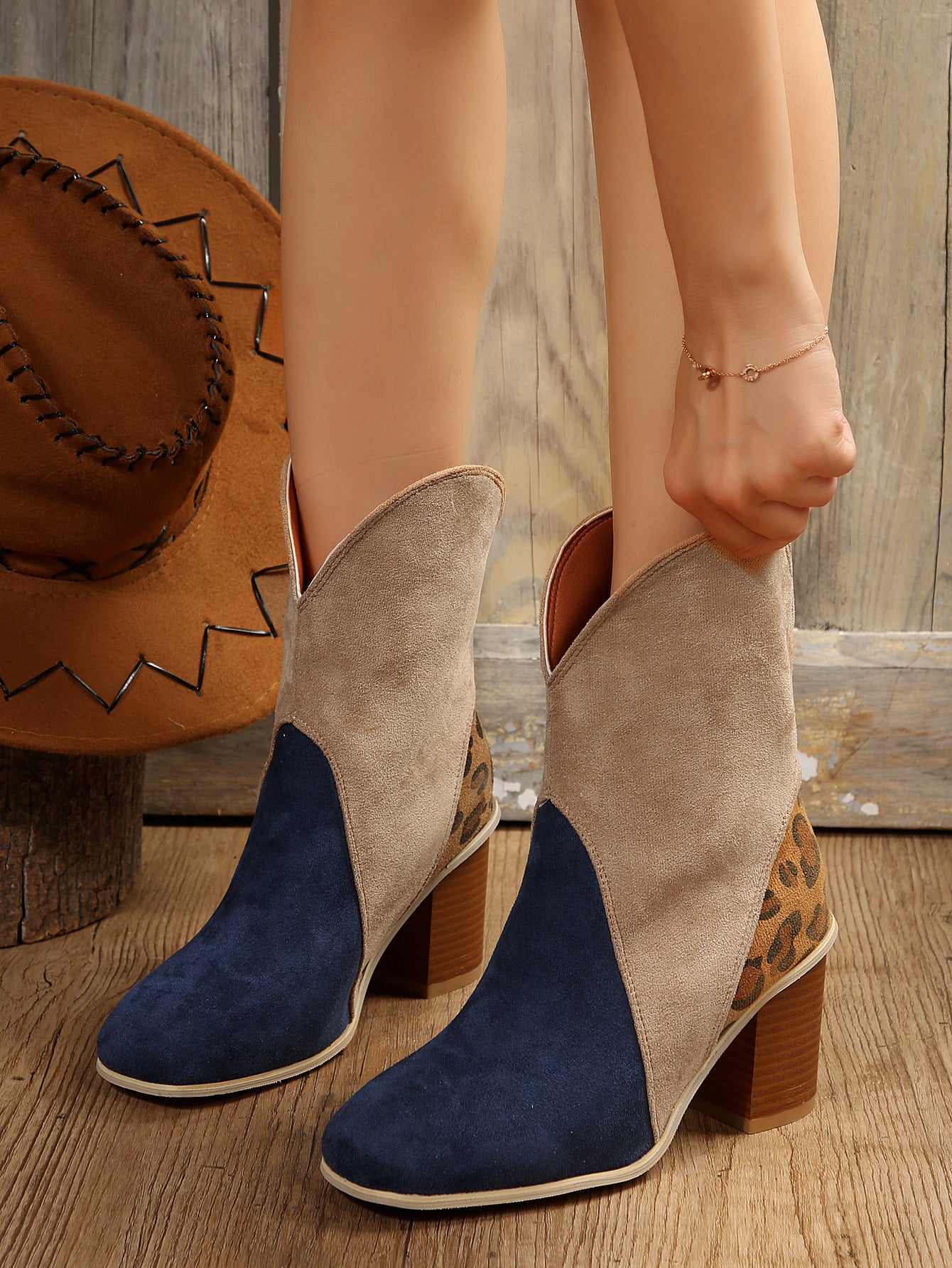 Saphira Boots – Suede Square Heel